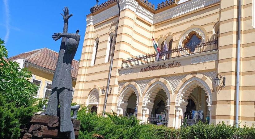 Különleges történetet és tragédiát rejt az esztergomi zsinagóga fotók, videó