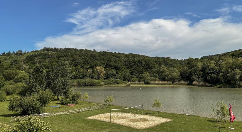 Mese a strandoló polgármesterről és a kiszáradó tóról
