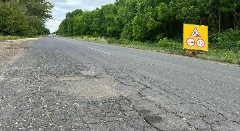 Négy kilométeren kezdődik felújítás a pomogyi úton, közölte a képviselő