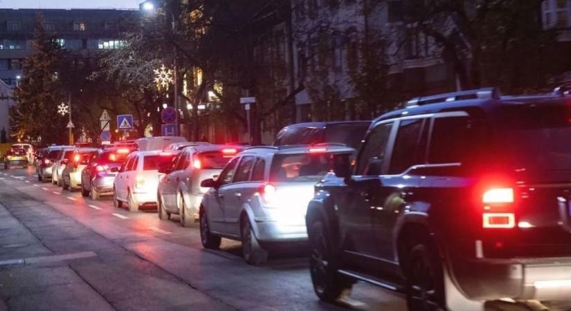 Új kötelező tartozék jön az autókba júliustól - erről fontos tudnod