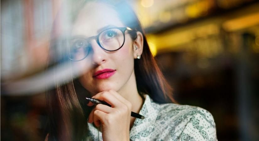 Két kínos szokás, amit a tudomány szerint az intelligens emberek gyakran csinálnak
