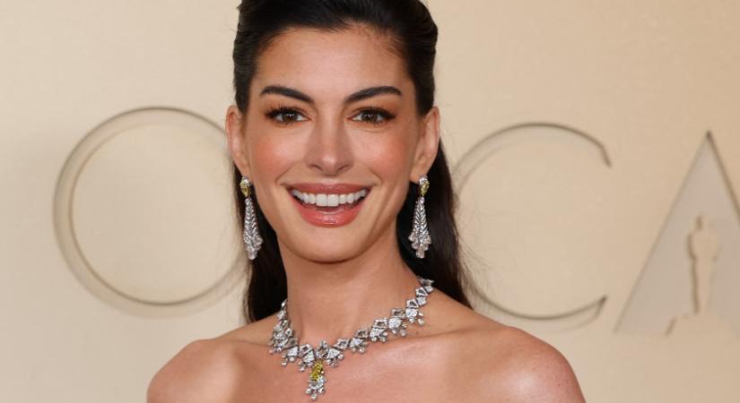 Nem a kanapé a legjobb Anne Hathaway nappalijában – hanem ez a zöld sarok