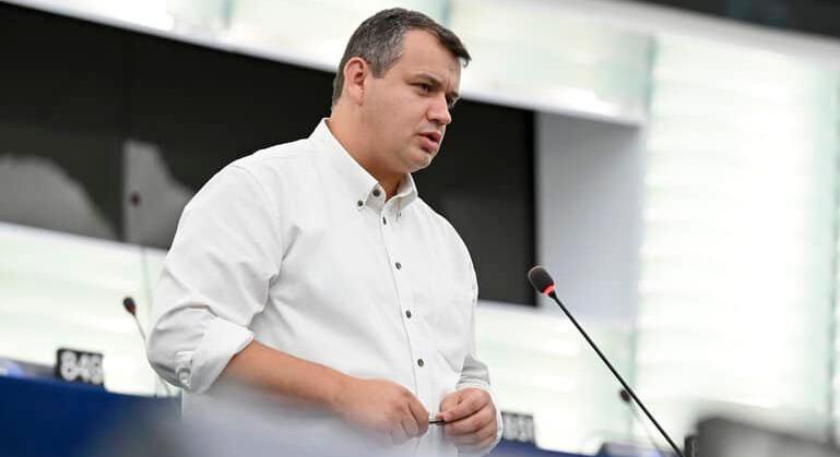 Cáfolja a lemondásáról szóló híreszteléseket Eugen Tomac
