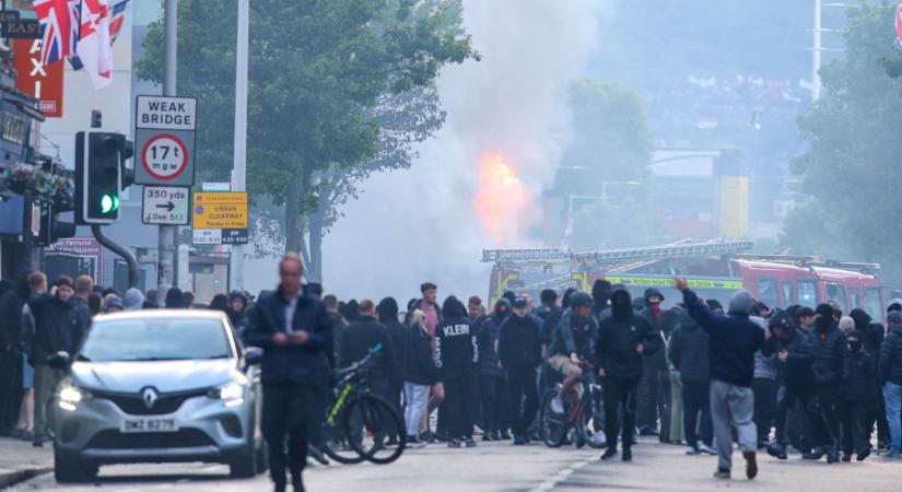 Késelés miatt törtek ki zavargások Észak-Írországban