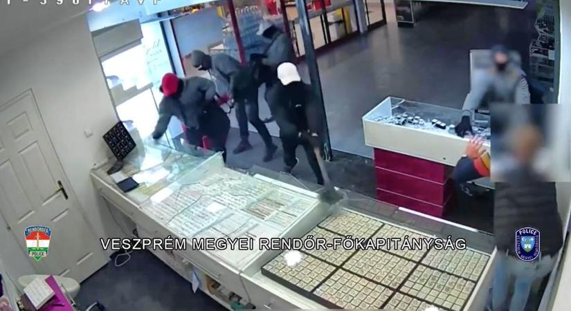 A Győri Fellebbviteli Főügyészségen sem kapott felmentést a román ékszerrabló