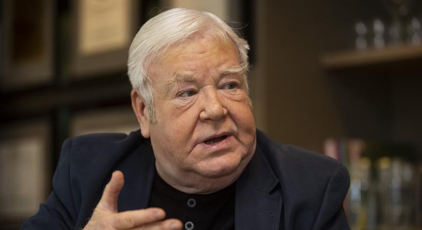 Vádat emeltek négy ember ellen, amiért nem küldtek idejében mentőt Gálvölgyi Jánoshoz