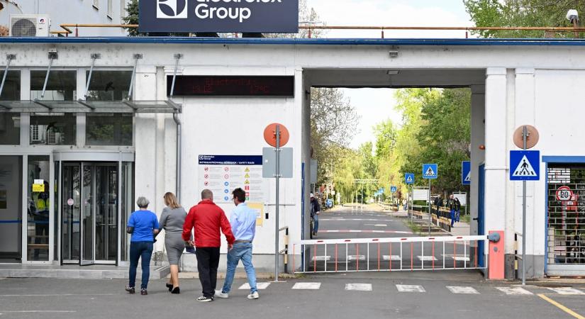 Ötvenen még egy évig maradhatnak a jászberényi Electrolux-gyárban, ahonnan hatszáz embert kell elbocsátani a bezárás miatt