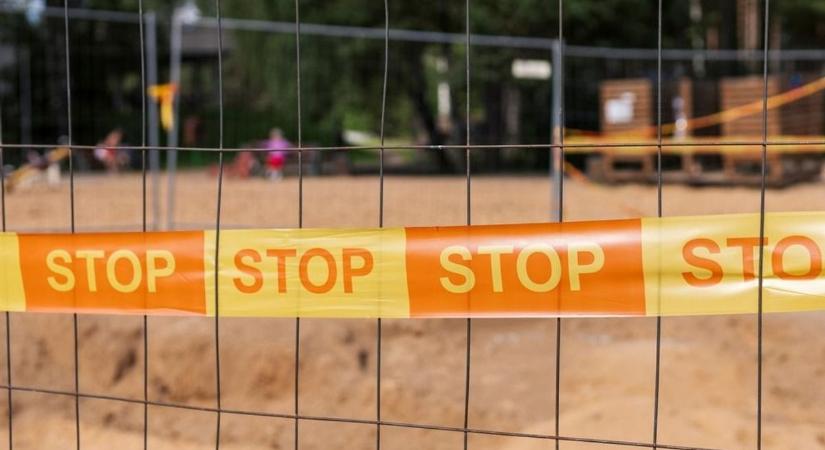 Csend honol a harkai játszótereken: utánajártunk, miért kerültek ki a tiltószalagok