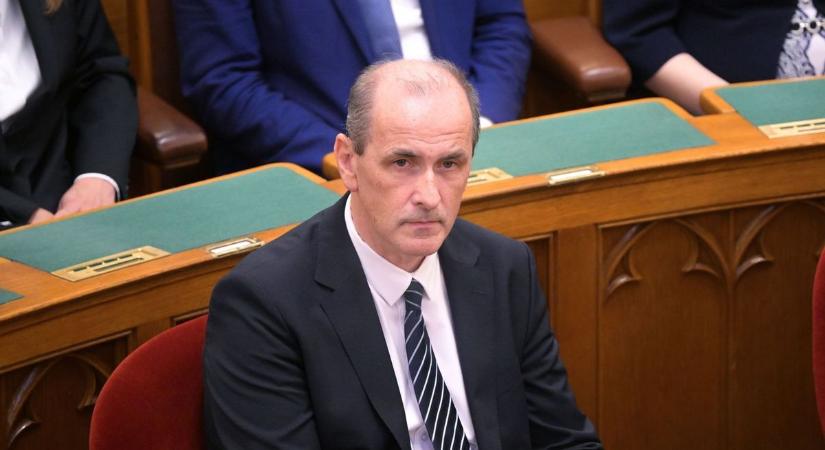 Megszólalt az egészségügyi miniszter – ezért váltották le Győrfi Pált