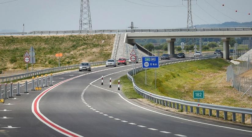 Teljes útzárat vezetnek be az M80-as autóúton