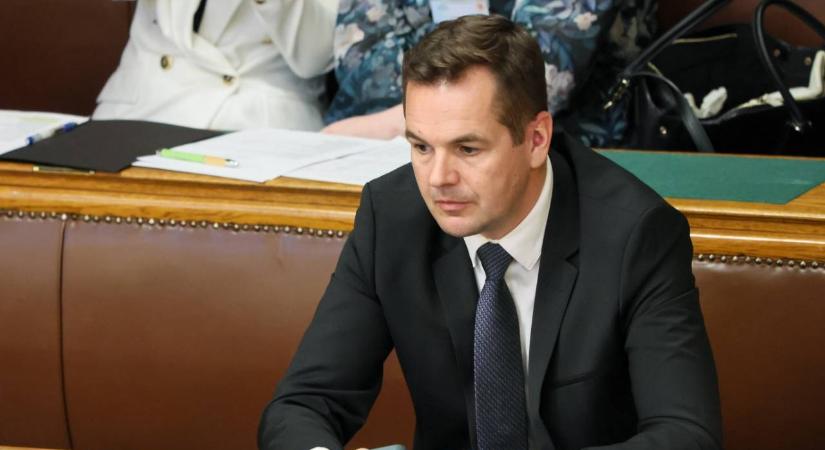 „Csacsi, öreg medvém” – így égett be Németh Balázs a Parlamentben