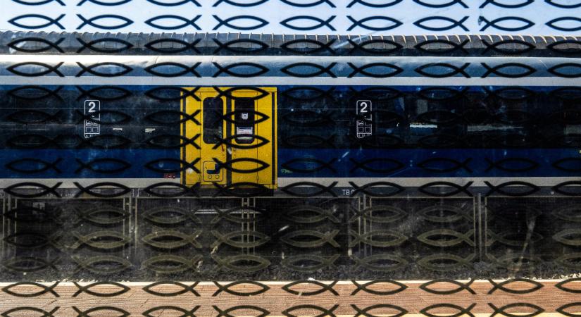 Az Intercity-kocsik kevesebb, mint fele lenne megbízható a legnagyobb hőségben, telt házzal – megtudtuk a MÁV-tól, hogyan próbálja kihúzni a nyarat