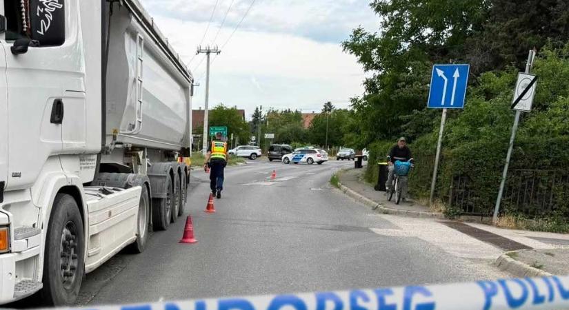 Halálra gázolt egy kamion egy idős asszonyt Szentendrén, lezárták a 11-es főutat