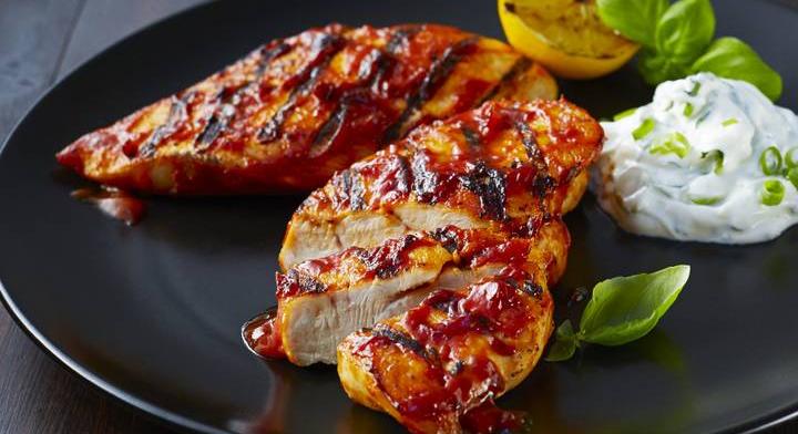 Fűszeres csirkepác: mutatjuk a grillszezon új kedvencét