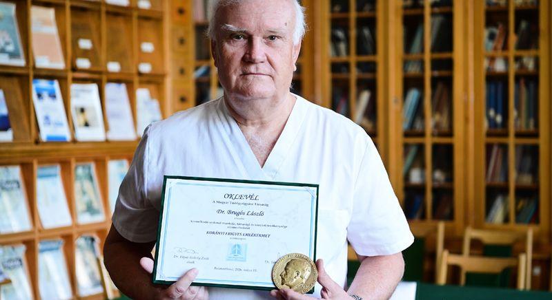 Rangos elismerés a debreceni tüdőgyógyásznak