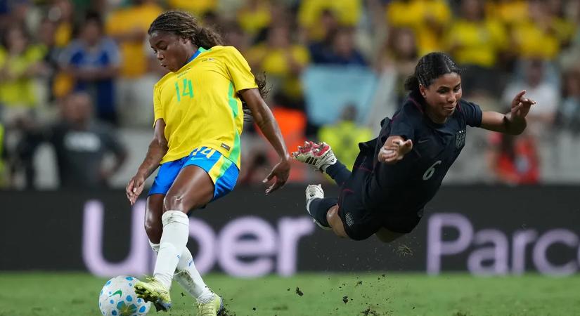 Nyolc piros lap, botrányba fulladt a brazil-amerikai női labdarúgó-mérkőzés