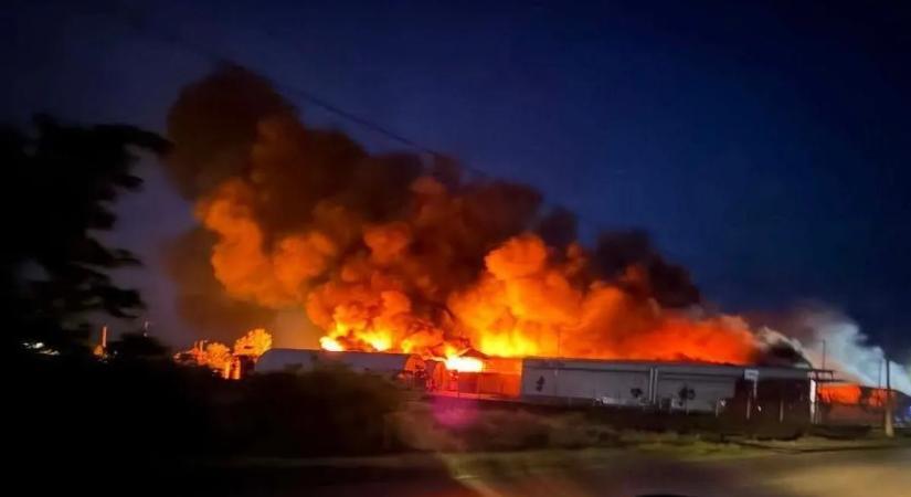 71 embert kellett kimenekíteni: sokkoló képeken a nyírbátori tűzvész– videóval és képgalériával