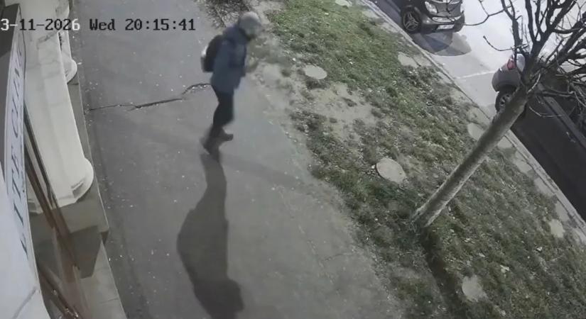 Videón a Bem téri balhé: fenyegetőzött, majd megrúgott egy férfit, most keresi a rendőrség