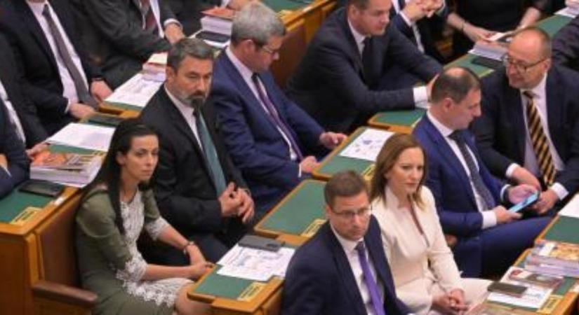 A migrációs paktum elutasítását kezdeményezi a Fidesz és a KDNP