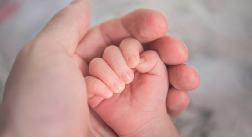 Folytatódik a népességfogyás: ennyi gyermek született áprilisban