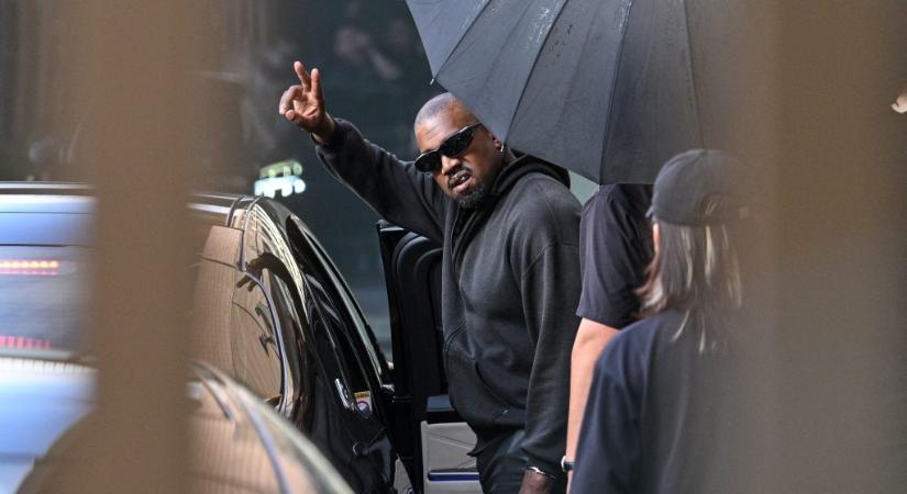 Egy modell beperli Kanye Westet, amiért a rapper fojtogatta egy klipforgatáson