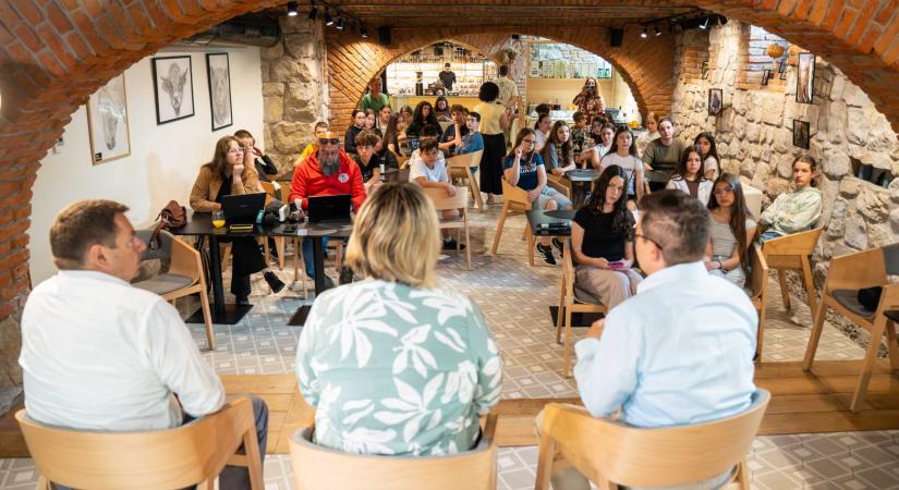 Nemzetközi projekt indul: önismeretre, empátiára és együttműködésre tanítják a diákokat