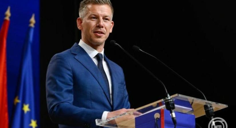 Magyar Péter: történelmi jelentőségű törvénycsomagot nyújtottak be az Országgyűlésnek