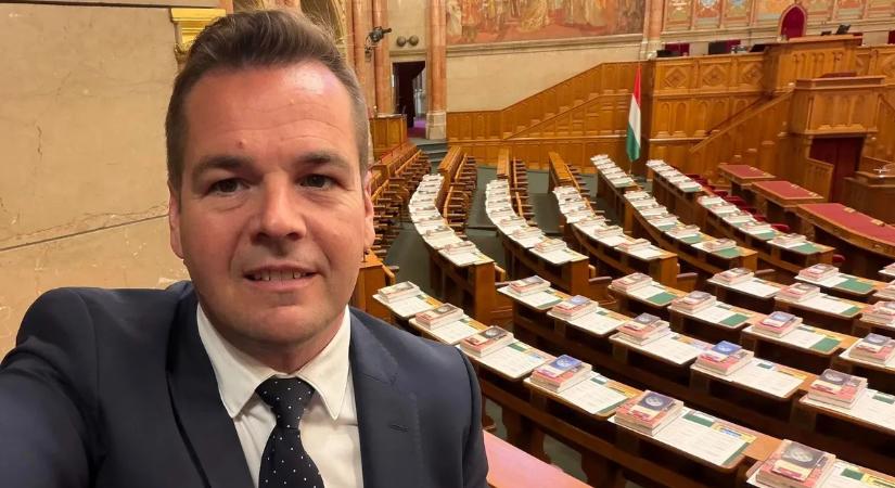 Ráerősít a jobboldal, a parlamentben követelik a migrációs paktum elutasítását