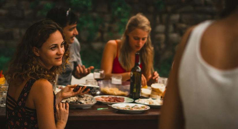„Eszem ágában nincs már pakolni senki után” – Miért nem várnak már vendégeket a nők 30 év felett?
