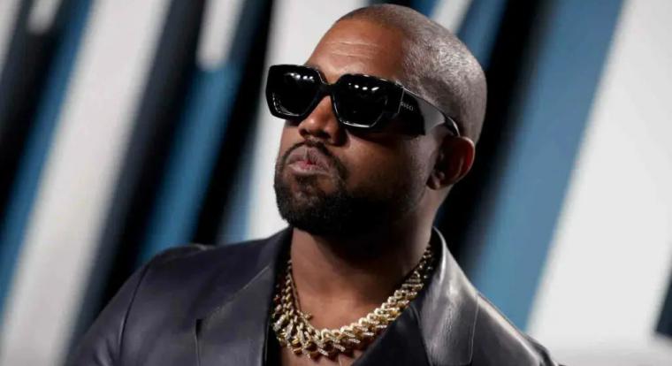 Egy modell azt állítja, Kanye West fojtogatta őt egy klipforgatáson