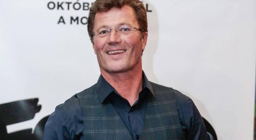 Stohl András 2 éves unokája szöszke szépség: Róza habos-babos ruhában hercegnő