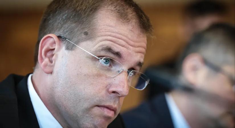 Az uniós pénzek miatt rendkívüli parlamenti ülést kezdeményezett Ruff Bálint