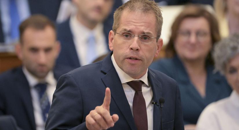 Rendkívüli ülést hív össze a kormány: jövő kedden szavazhat a parlament több fontos ügyben