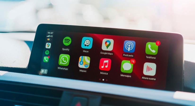 Komoly frissítést kap a CarPlay: videós appok és Siri AI is érkezik