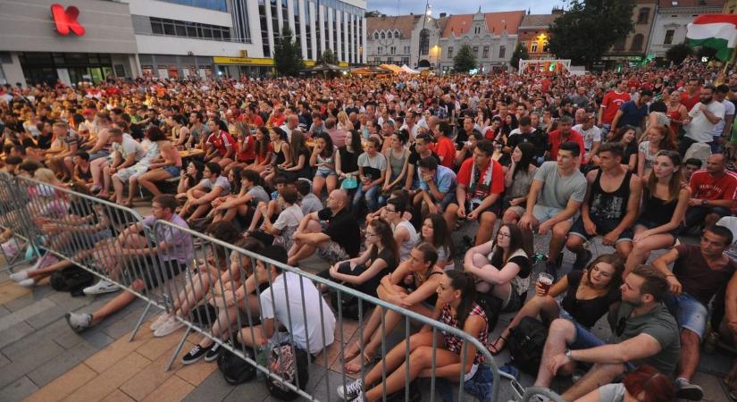 Lehangoló: kezdődik a világbajnokság, de Pécsen nem lesz hivatalos közösségi vetítés