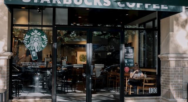 Japán üzletágának értékesítését fontolgathatja a Starbucks