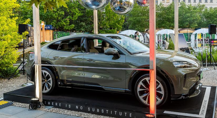 Megérkezett az új elektromos Porsche, akár 1156 lóerős is lehet