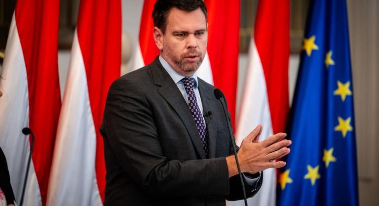 A kormány benyújtotta a helyreállítási alap tervét, Vitézy Dávid szerint egy lépéssel közelebb vannak az uniós források