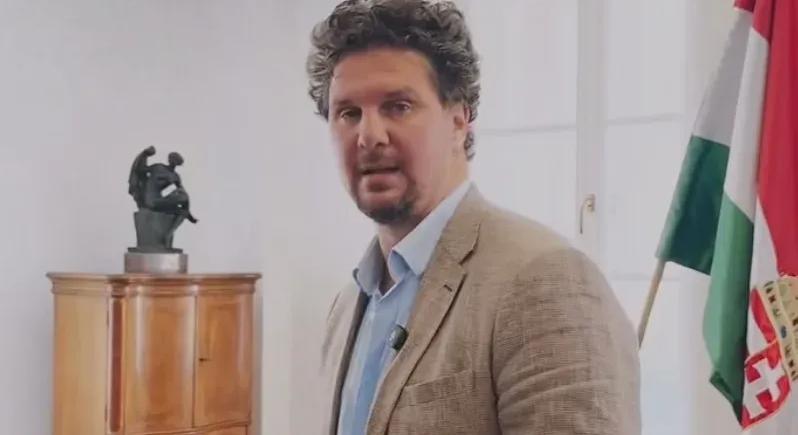 Nagy Ervin visszaviteti a bútorokat az Iparművészeti Múzeumba a Kulturális Államtitkárságról