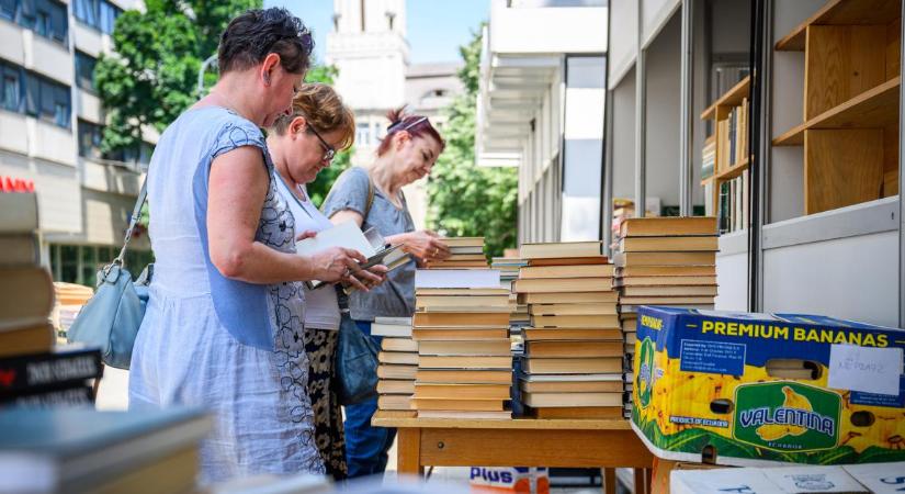 Megnyílt a debreceni könyvünnep: az Aranybika falai között is életre kelnek az irodalmi hagyományok – fotókkal, videóval