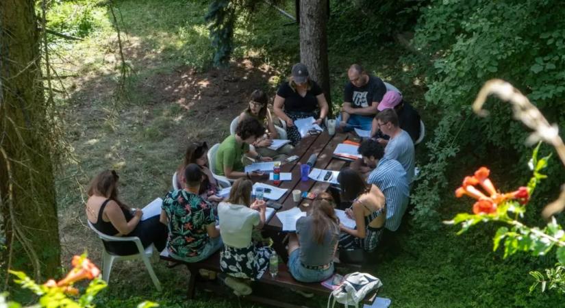 Már lehet jelentkezni a Fiatal Írók Szövetségének nyári táborába