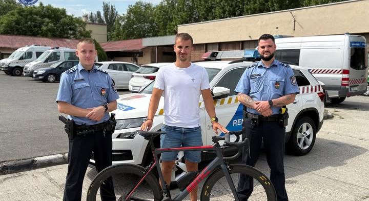 Gyors rendőri munka – boldog kerékpár tulajdonos