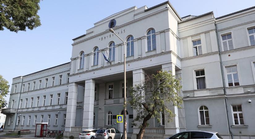 Halálra éheztettek egy piliscsévi nőt, majd kidobták a holttestét az útra, gyerekek találták meg
