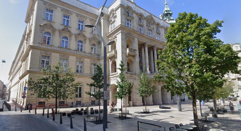 Hallgatói megfigyelőket ültetnek a záróvizsgákra az ELTE jogi karán