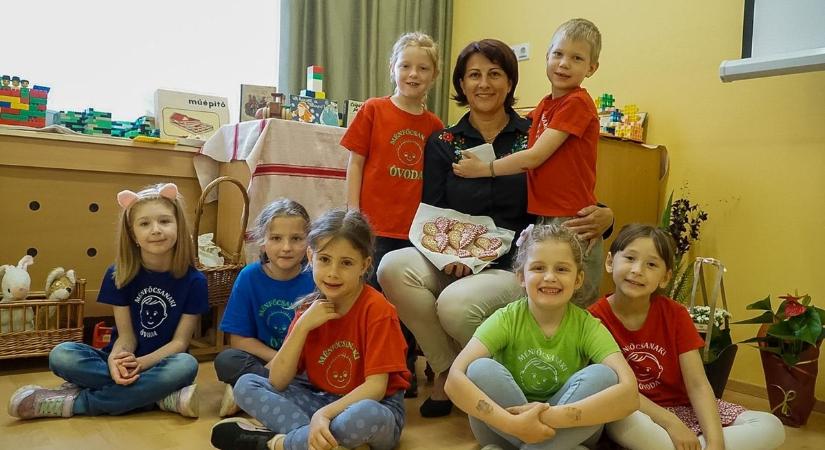 Ünneplőbe öltözött a ménfőcsanaki óvoda, különleges évfordulónak örülnek – videó, sok fotó