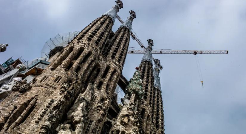 XIV. Leó pápa áldja meg a 144 éve folyamatosan épülő Sagrada Famíliát
