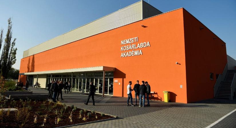 Dráma: kiskorúval akart szexelni a Pécsi Nemzeti Kosárlabda Akadémia gyógytornásza – azonnal kirúgták