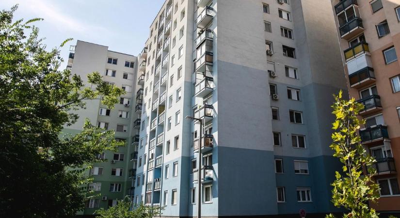 Drámai pillanatok: az erkélyről másztak be egy hatodik emeleti társasházba Debrecenben!