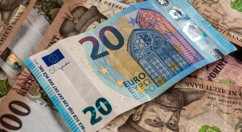 Rendkívül erős lett a forint, érdemes lehet devizában megtakarítani?