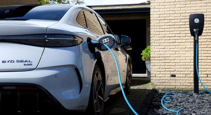 Csillagászati összegből fejleszti villámtöltőhálózatát a BYD – már csak ez a lépés hiányzik Európa meghódításához